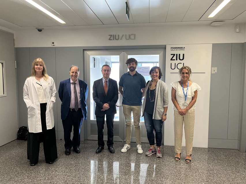 Representantes de la Universidad Andrés Bello, de Chile, visitan la Clínica IMQ Zorrotzaurre